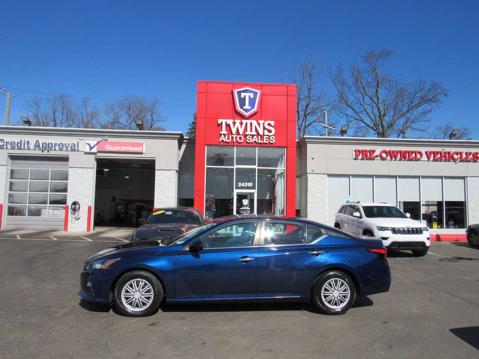 Vehicle image 6 of 18
