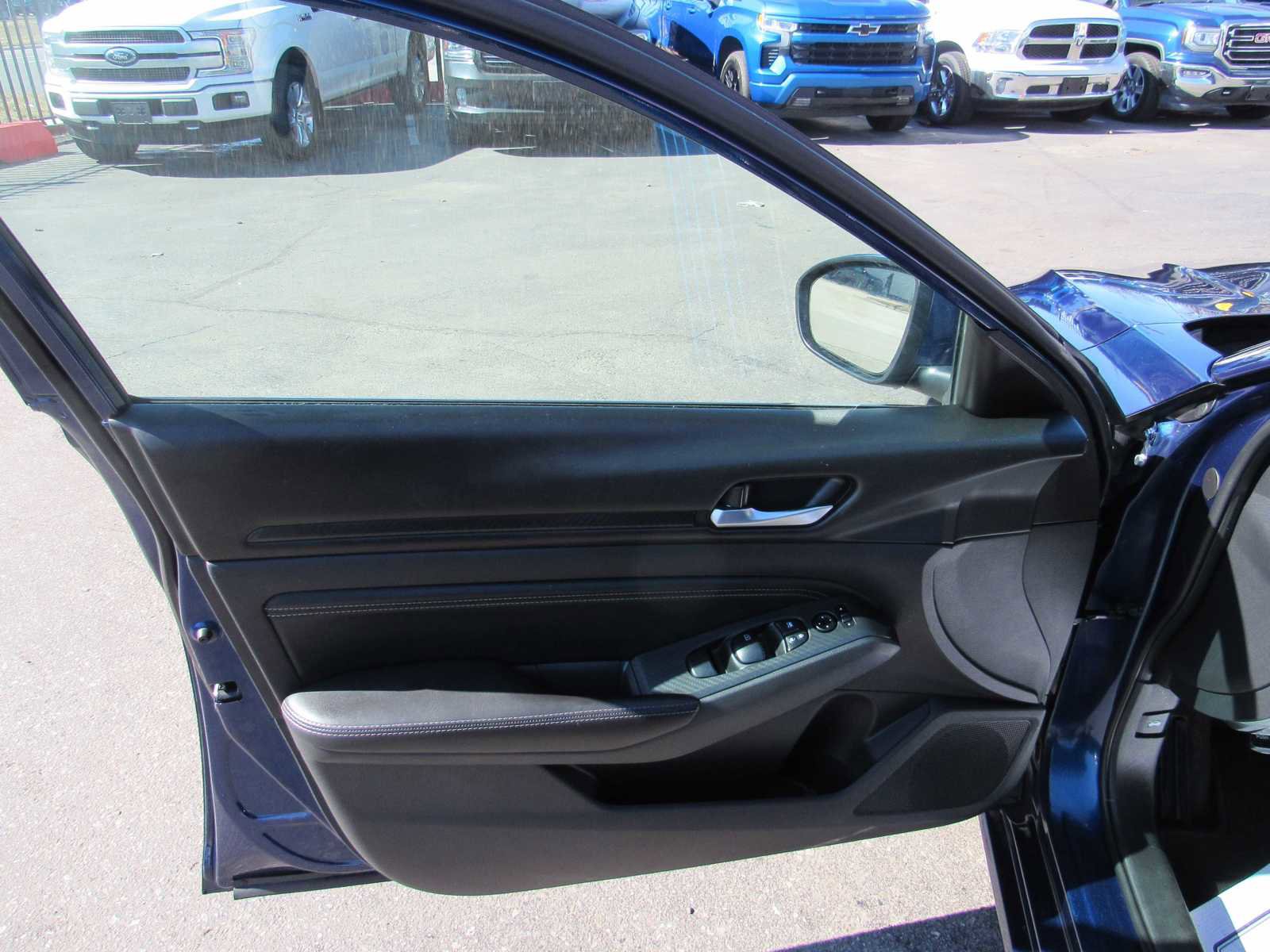 Vehicle image 8 of 18