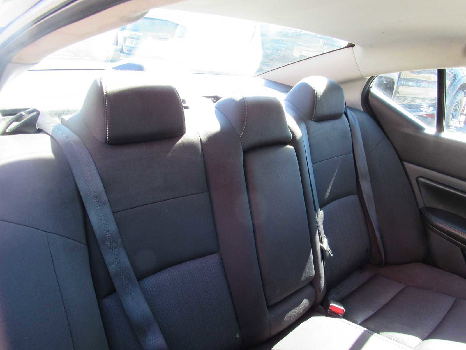 Vehicle image 13 of 18