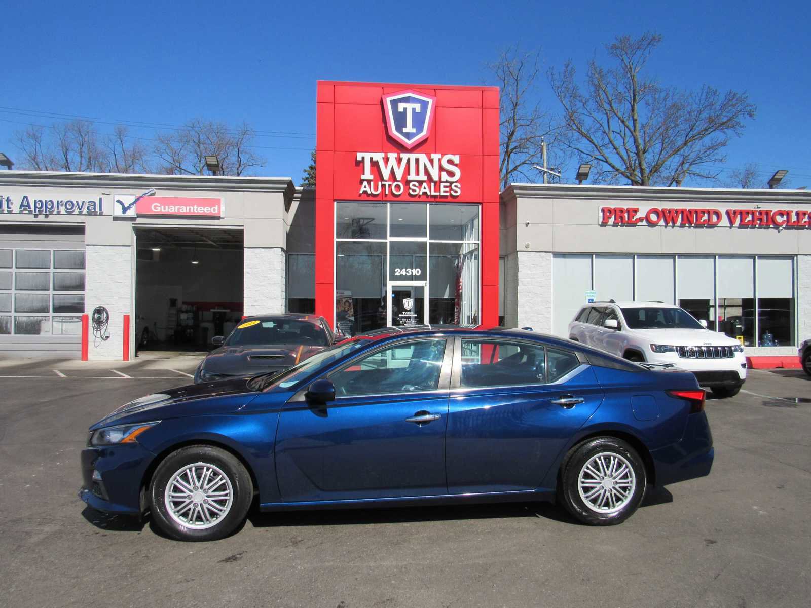 Vehicle image 5 of 18
