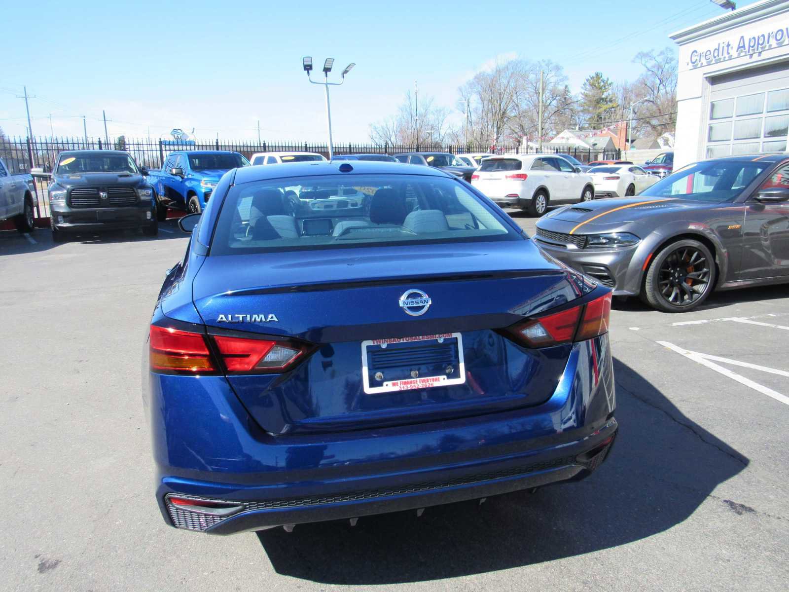 Vehicle image 4 of 18