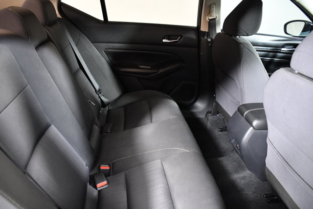 Vehicle image 11 of 30