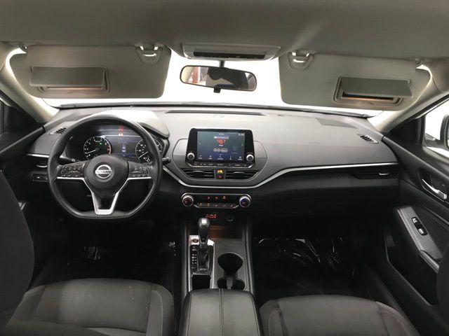 Vehicle image 15 of 35