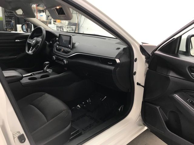 Vehicle image 18 of 35