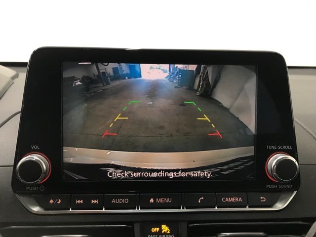 Vehicle image 21 of 35
