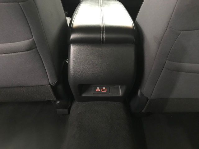 Vehicle image 33 of 35