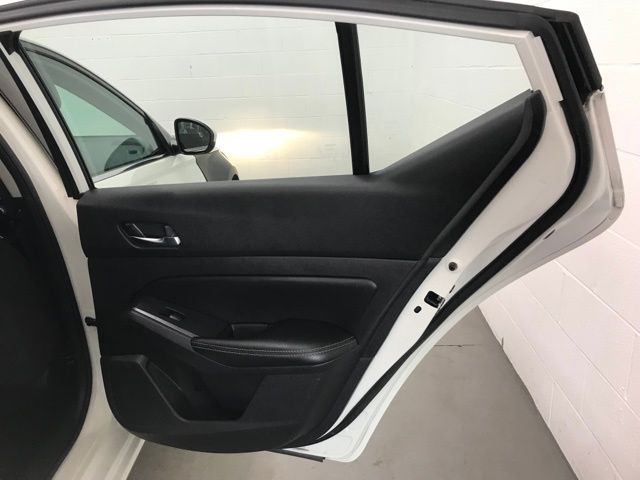 Vehicle image 32 of 35