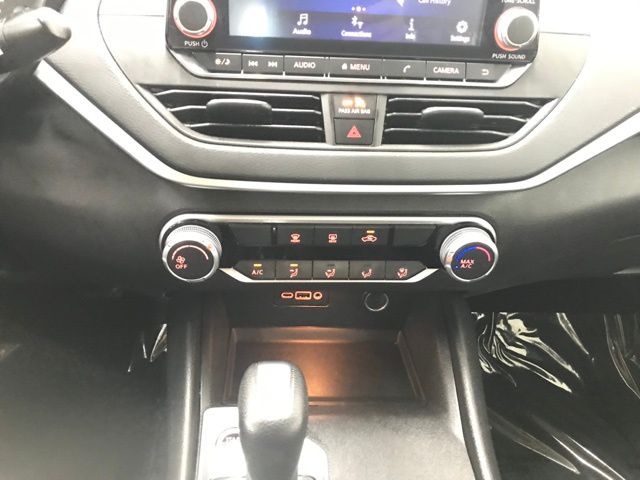 Vehicle image 34 of 35