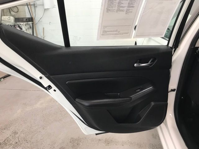 Vehicle image 26 of 35