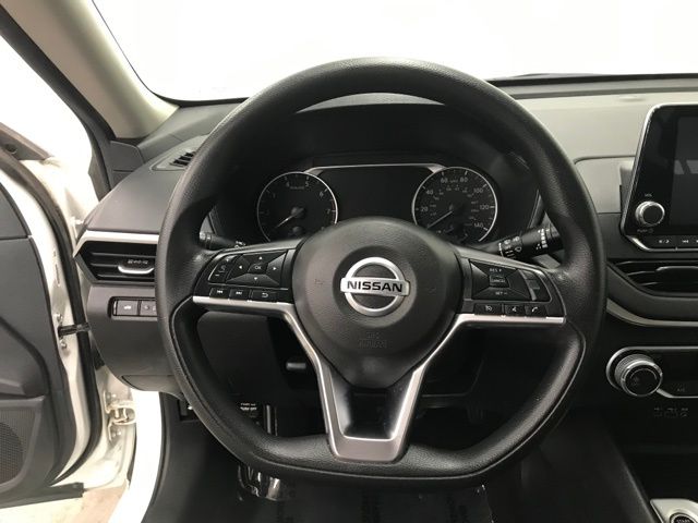 Vehicle image 17 of 35