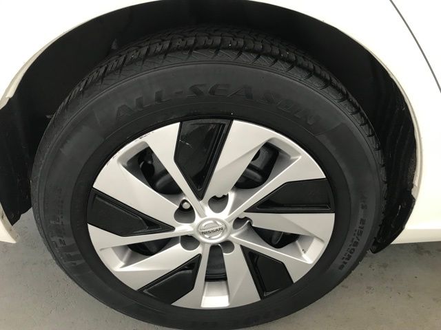 Vehicle image 10 of 35