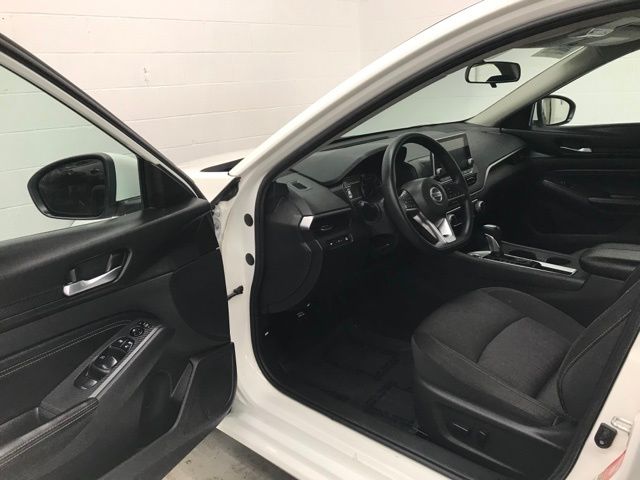 Vehicle image 16 of 35