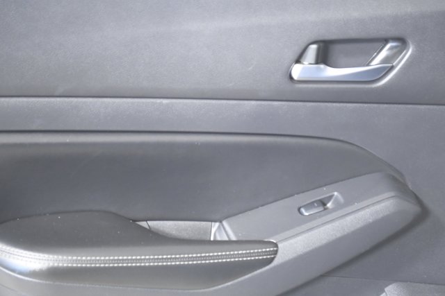 Vehicle image 20 of 32