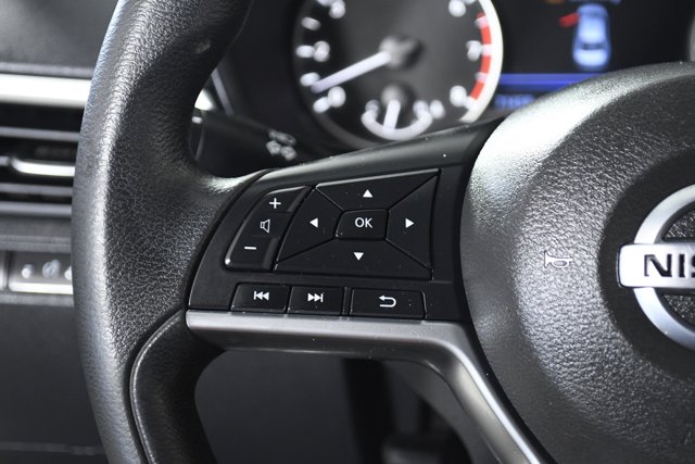 Vehicle image 9 of 32