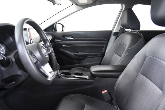 Vehicle image 16 of 32