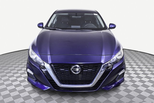 Vehicle image 2 of 32