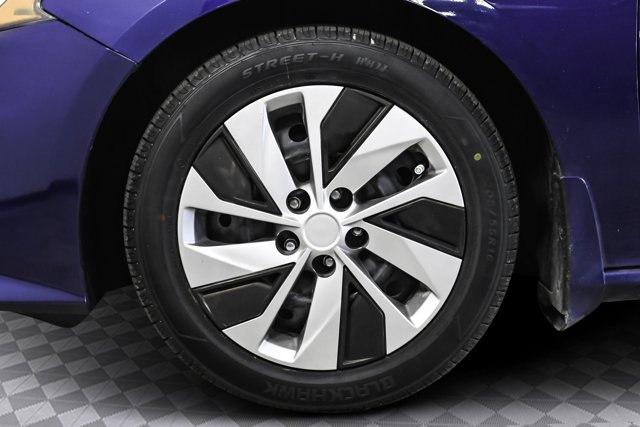 Vehicle image 31 of 32