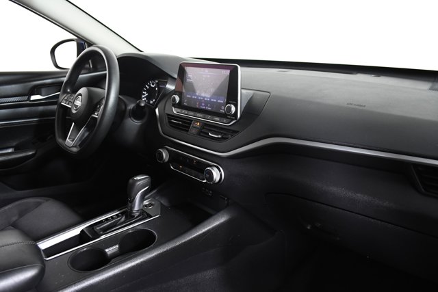 Vehicle image 24 of 32