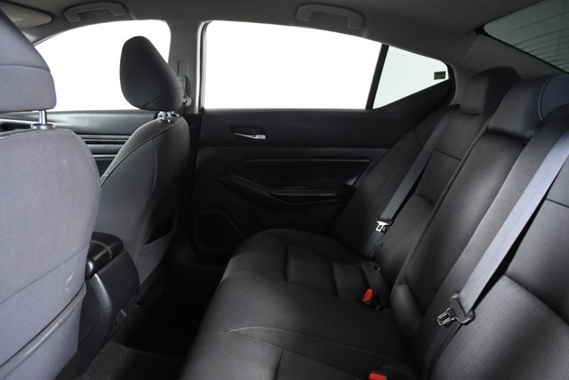 Vehicle image 19 of 32