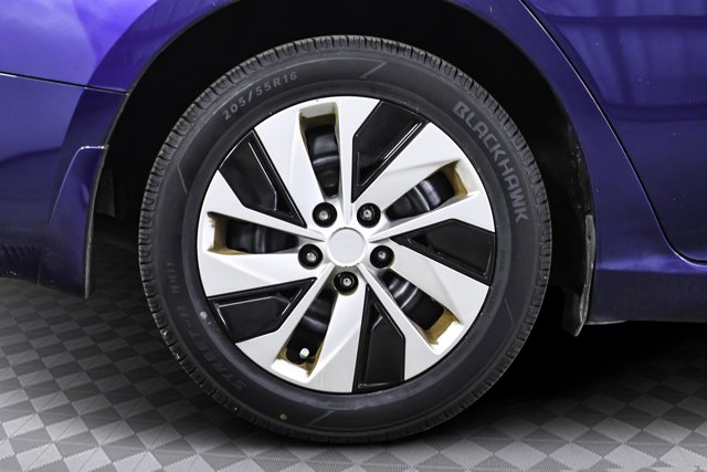 Vehicle image 27 of 32