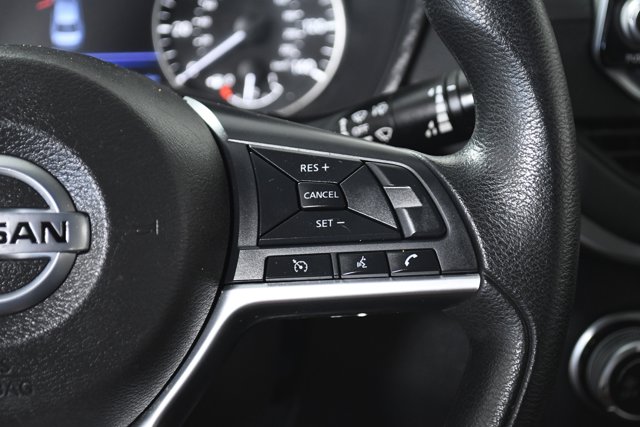 Vehicle image 10 of 32