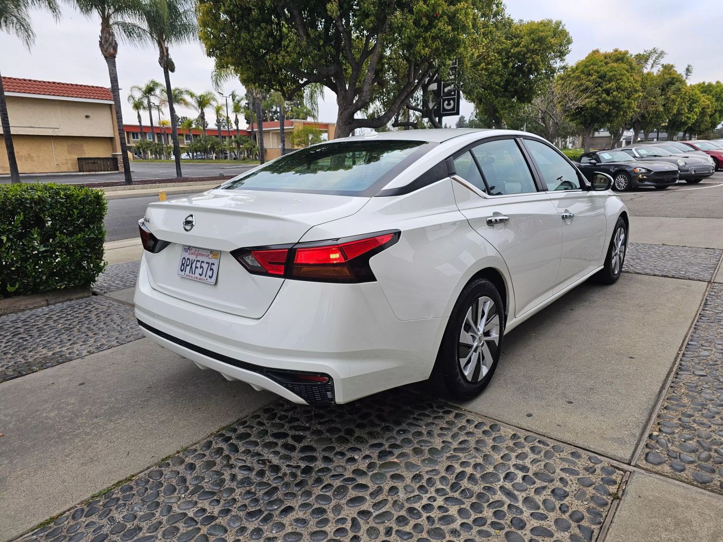 Vehicle image 5 of 25