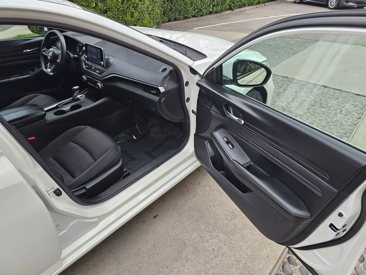 Vehicle image 16 of 25