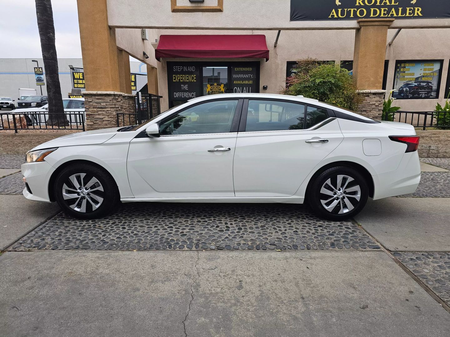 Vehicle image 8 of 25