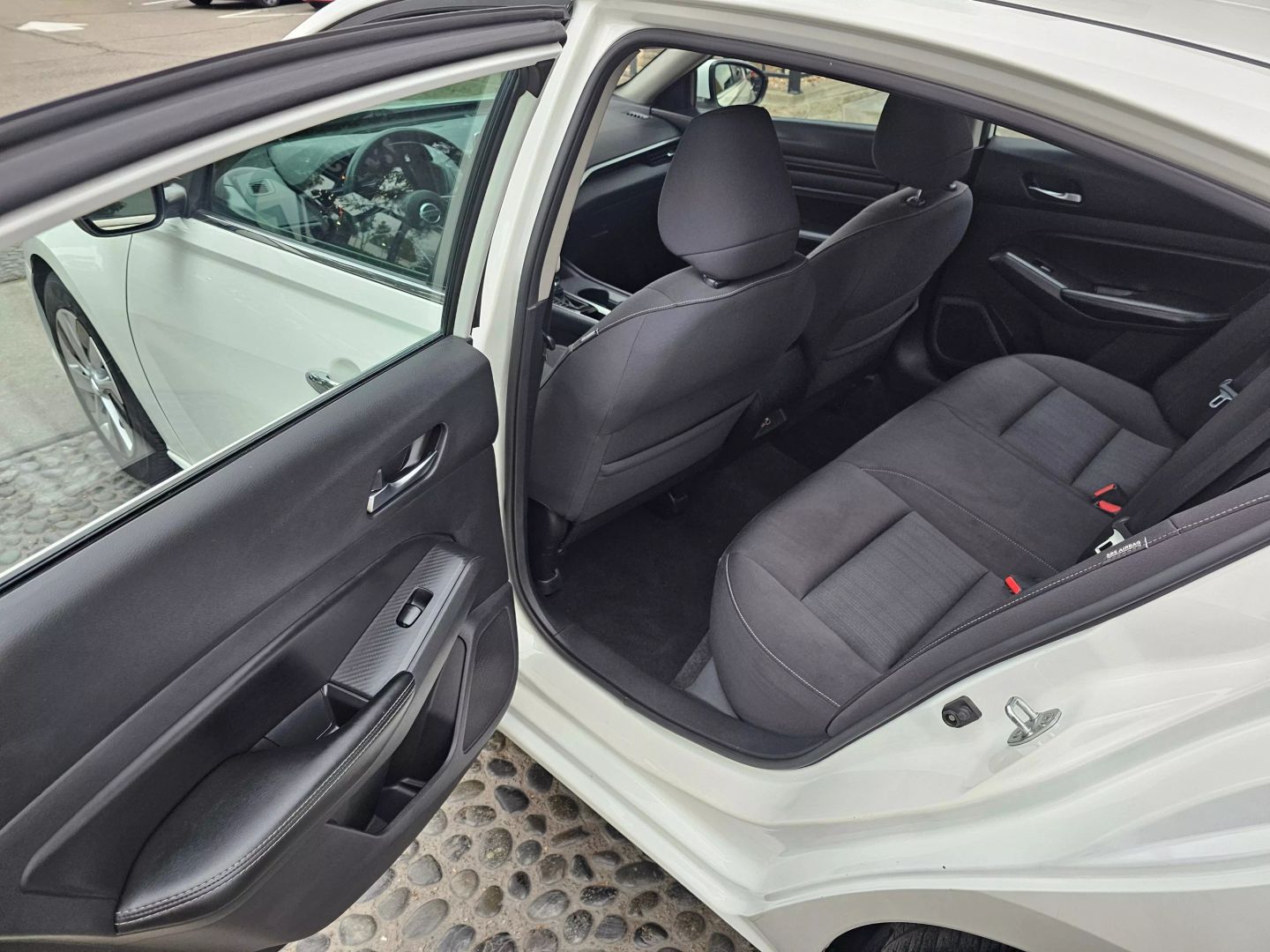 Vehicle image 14 of 25