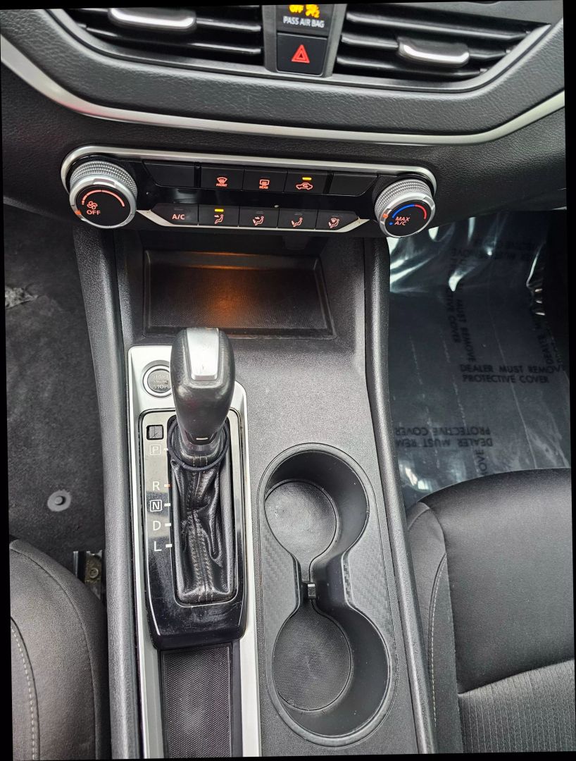 Vehicle image 17 of 25