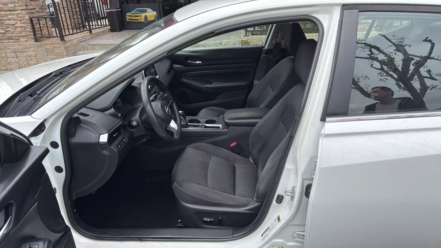 Vehicle image 11 of 25