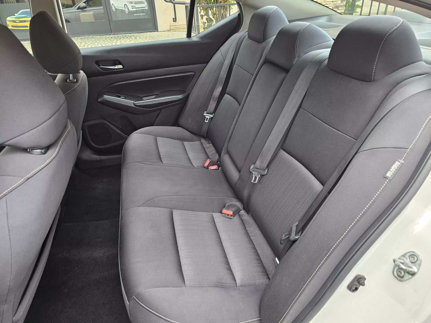 Vehicle image 21 of 25