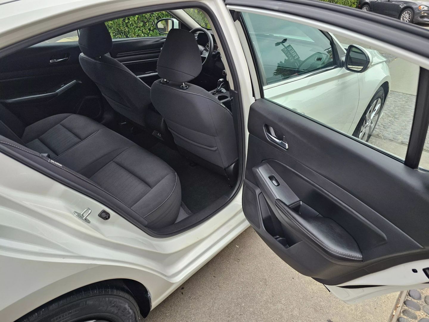 Vehicle image 19 of 25