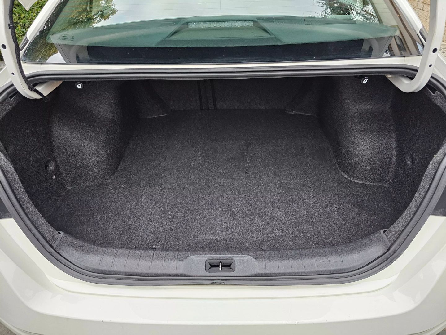 Vehicle image 23 of 25