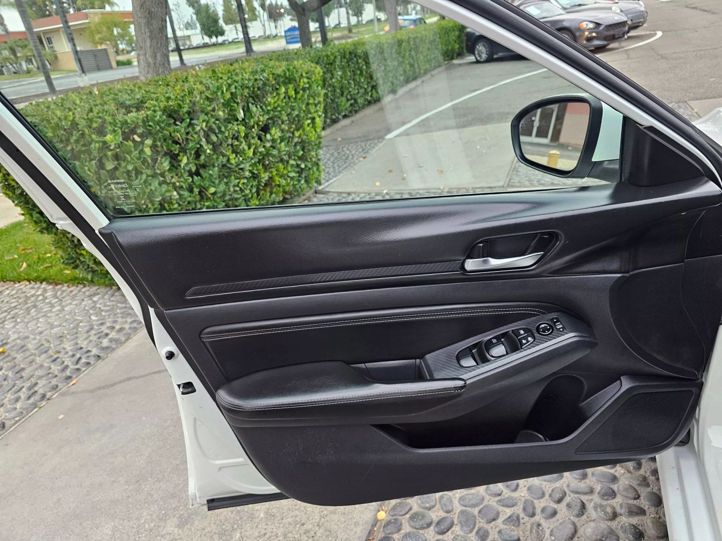 Vehicle image 9 of 25