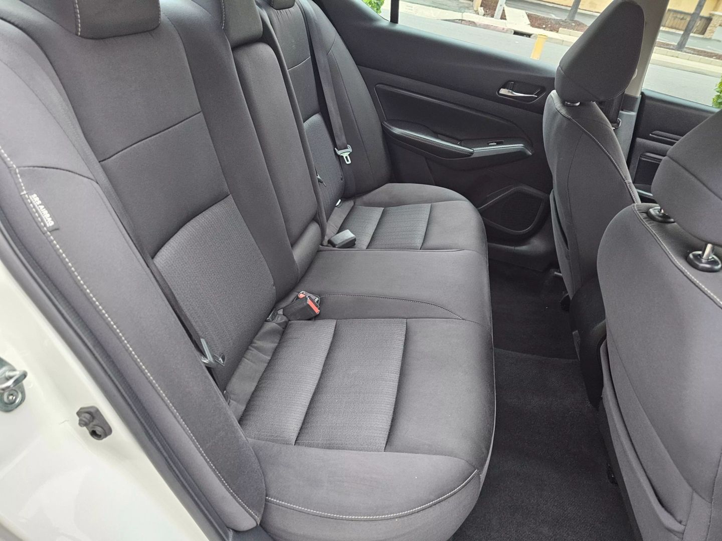 Vehicle image 18 of 25