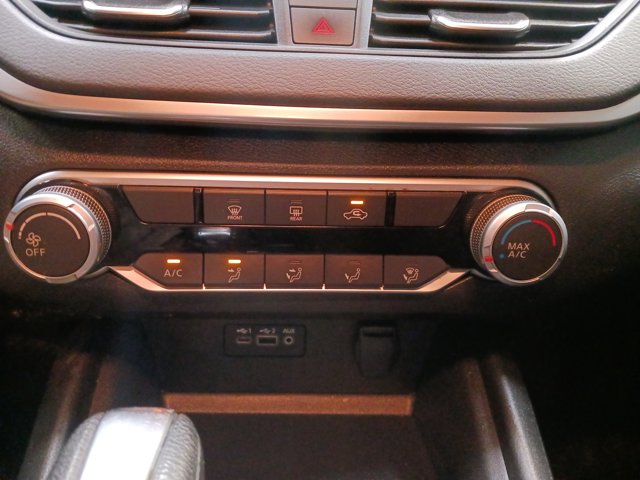 Vehicle image 23 of 25
