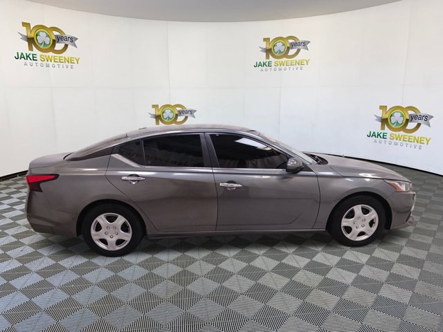 Vehicle image 4 of 25