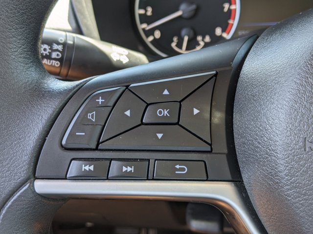 Vehicle image 22 of 26