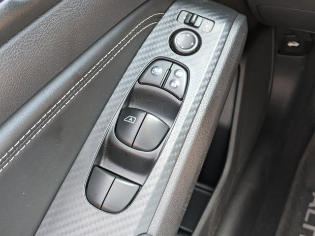 Vehicle image 21 of 26
