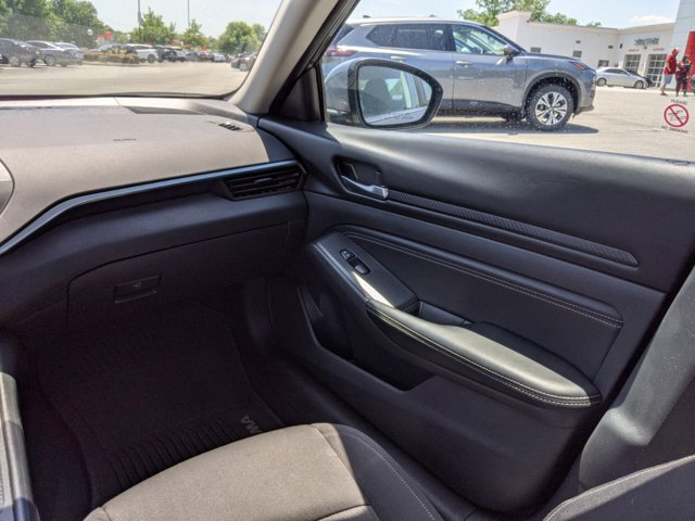 Vehicle image 16 of 26
