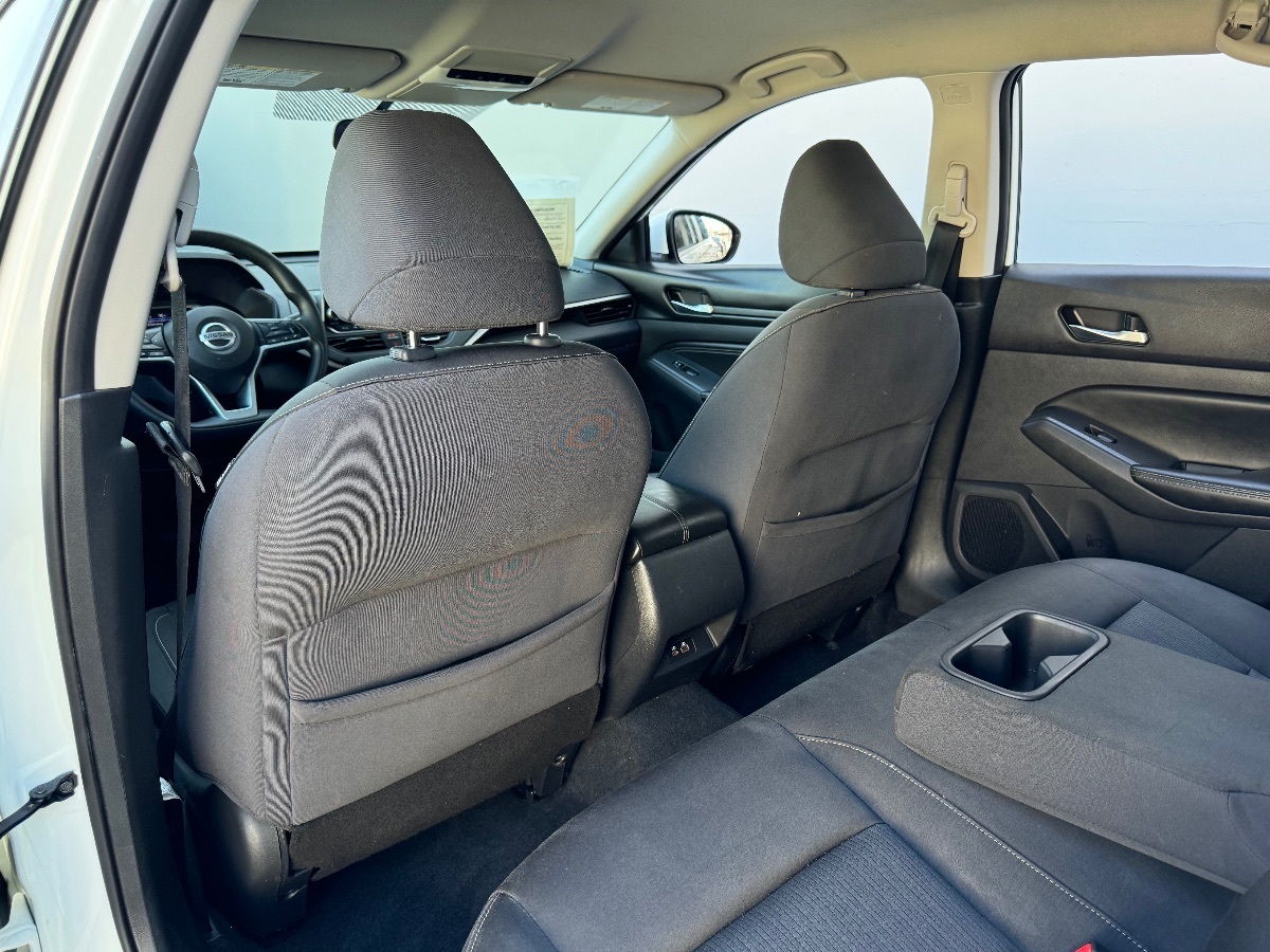 Vehicle image 13 of 17