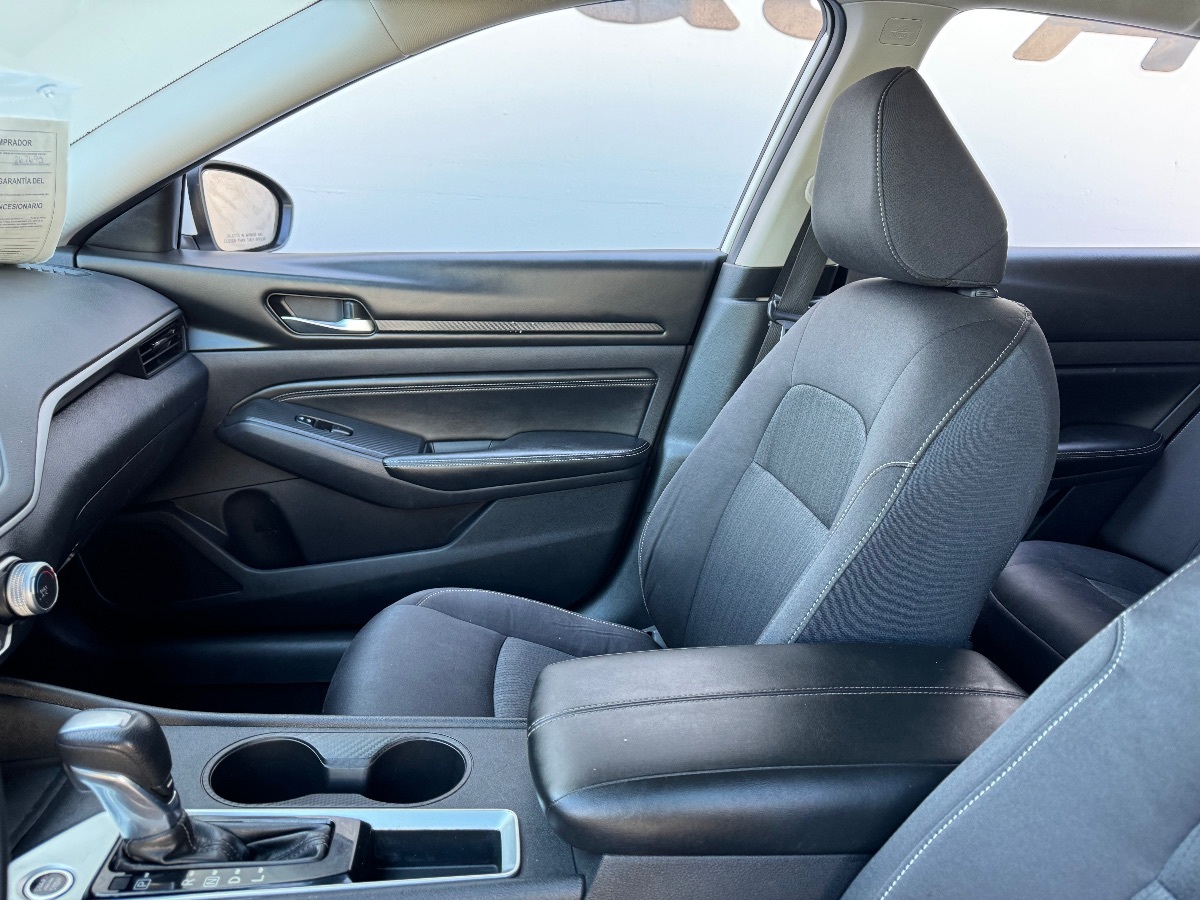 Vehicle image 12 of 17