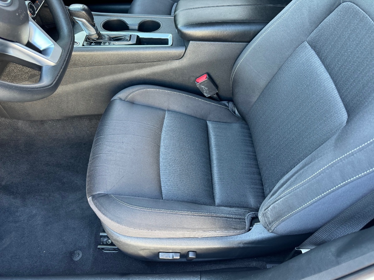 Vehicle image 9 of 17