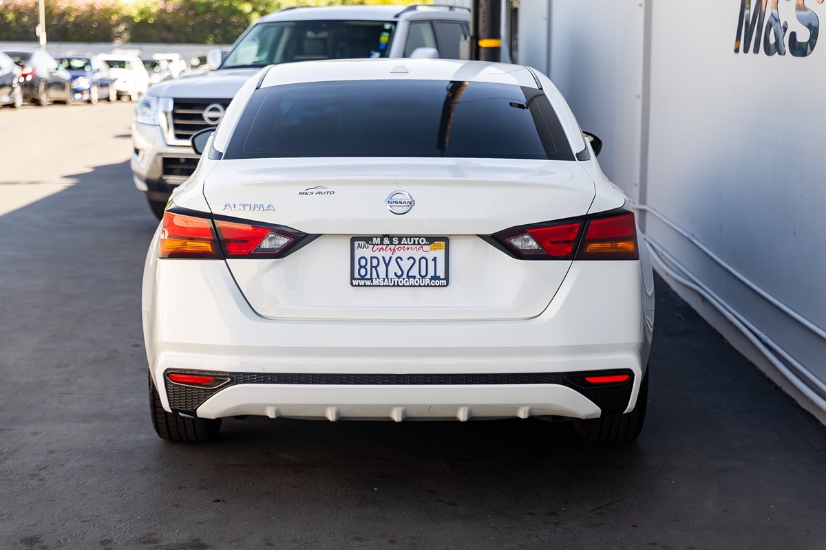 Vehicle image 6 of 17