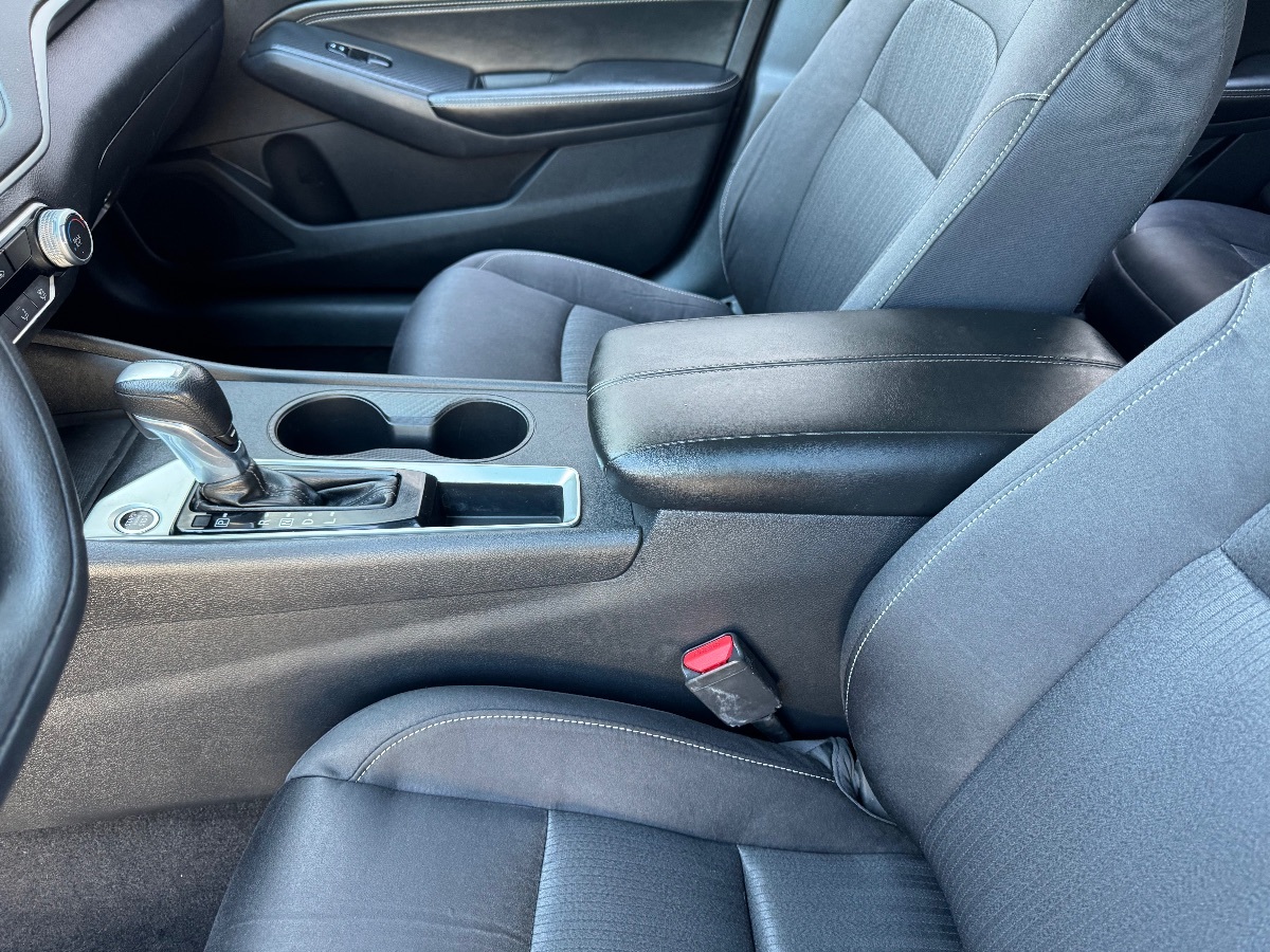 Vehicle image 11 of 17