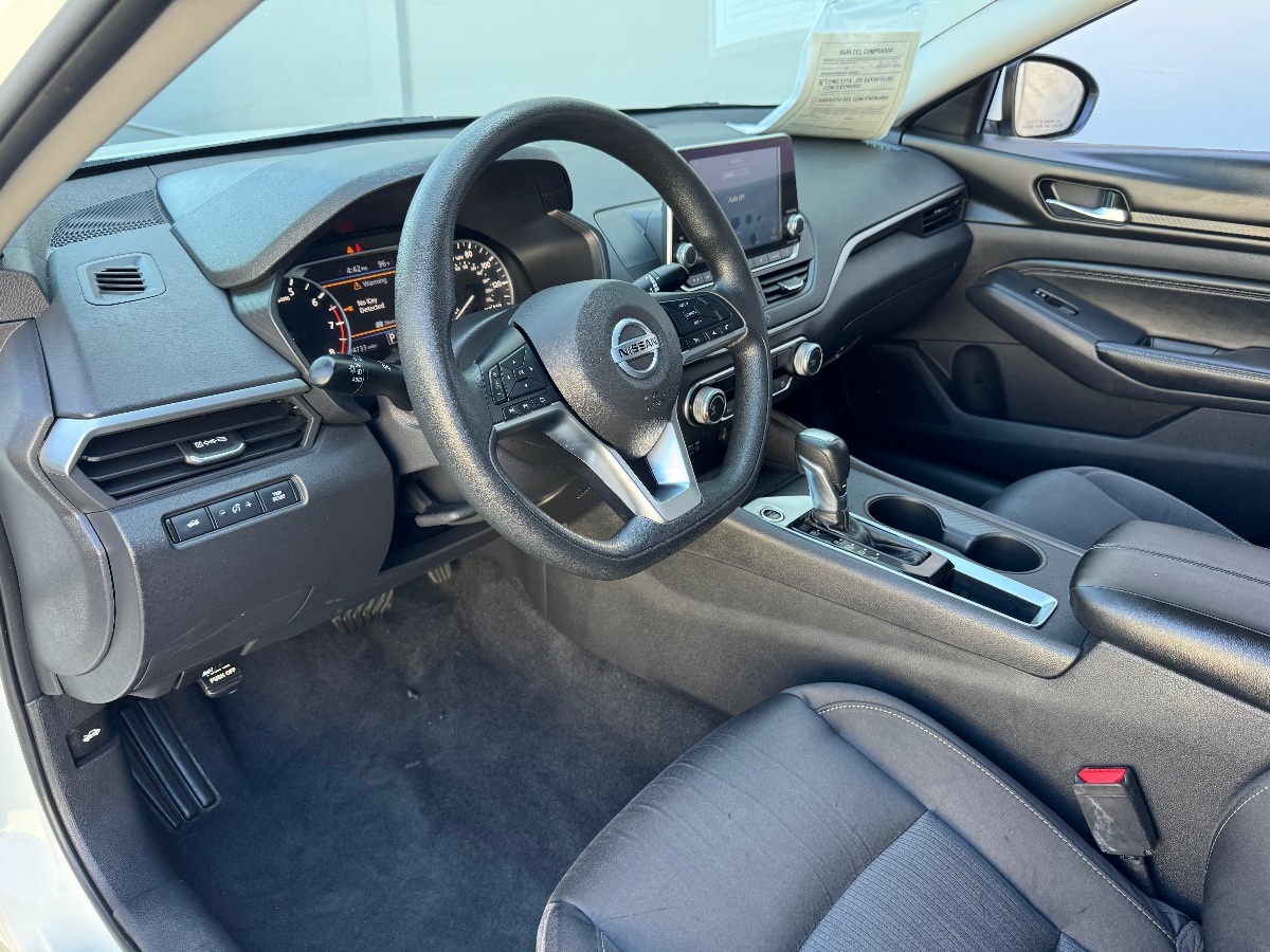 Vehicle image 8 of 17