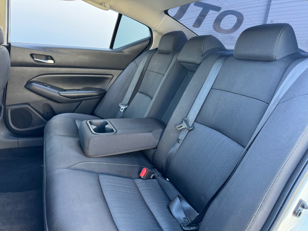 Vehicle image 14 of 17
