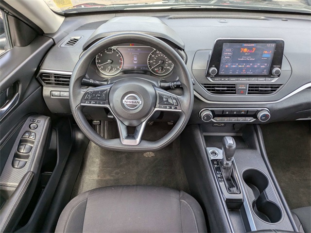 Vehicle image 13 of 26