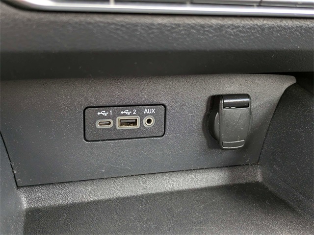 Vehicle image 24 of 26